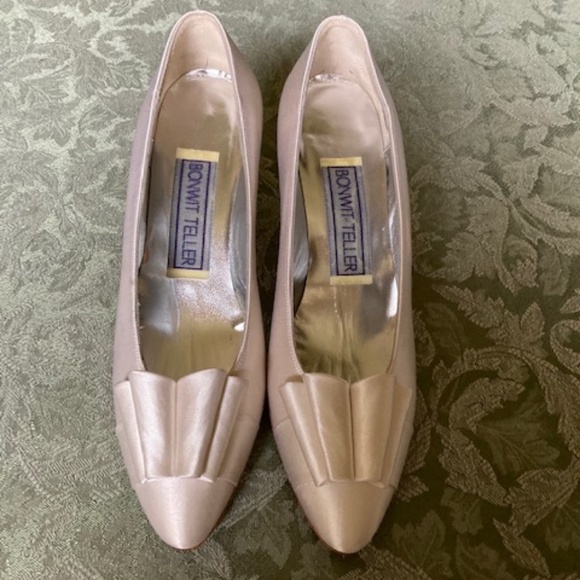Bonwit Teller Ivory Satin Kitten Heels 🆕 - Picture 3 of 11